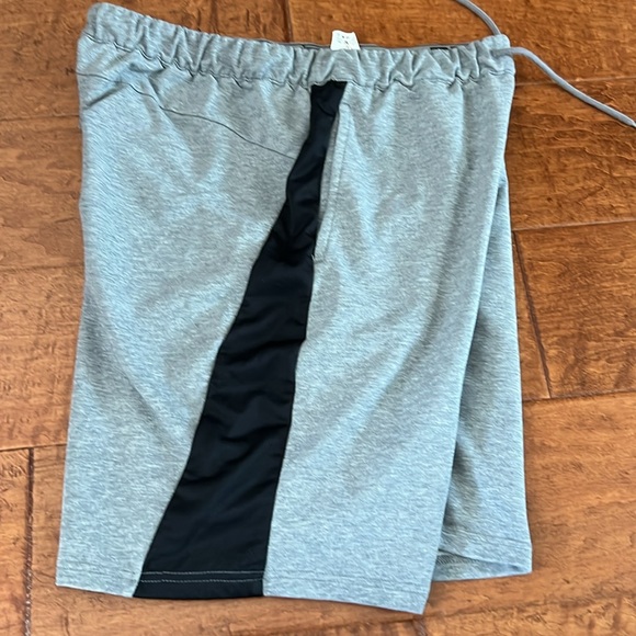 Puma Men’s athletic shorts with pockets gray/ black elastic inner band Large - Picture 11 of 16